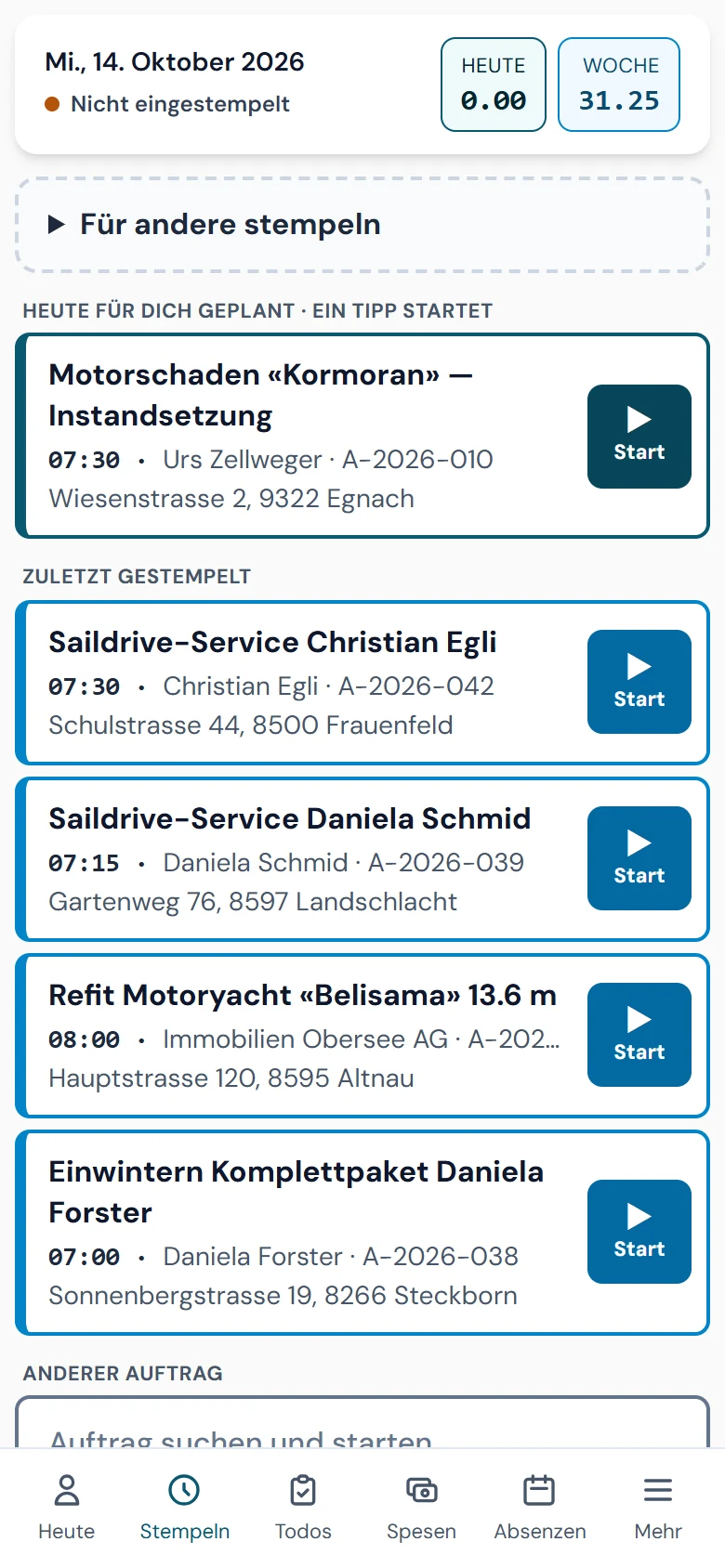 Stempeluhr mit laufendem Auftrag am Handy